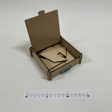 06 Tangram mit Box Laserschnitt scaled